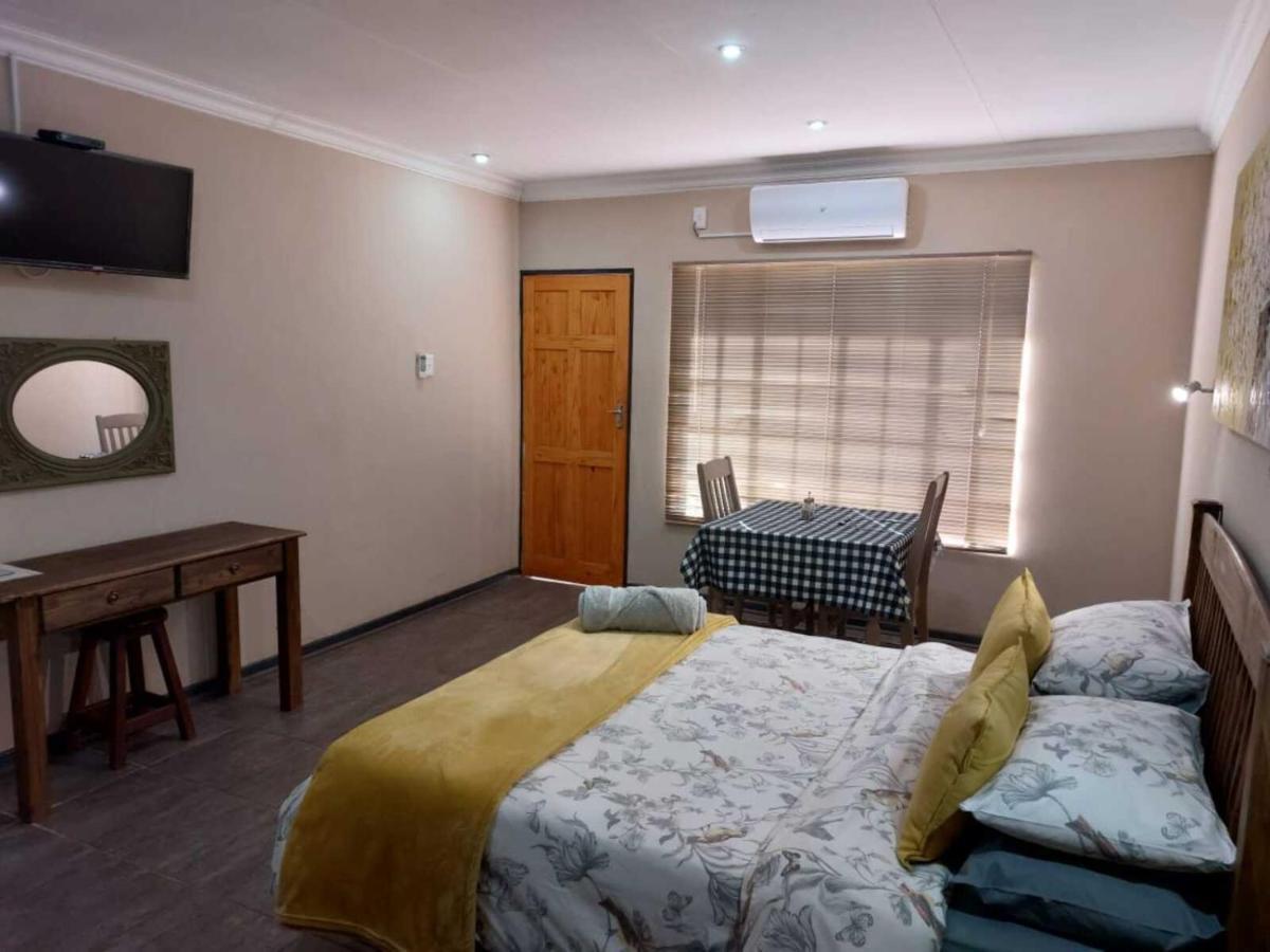 Wisteria Lane Guesthouse Postmasburg Exterior photo